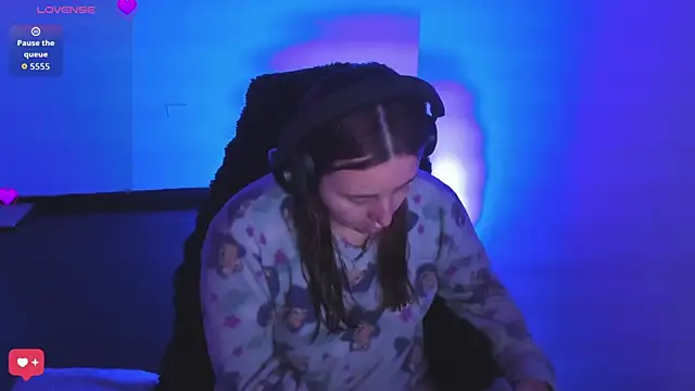 bonnie moon  online show from 03-18-26, 06:22