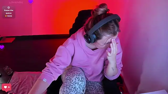 bonnie moon  online show from 03-31-26, 08:53