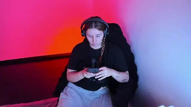 bonnie moon  online show from 04-14-26, 05:41