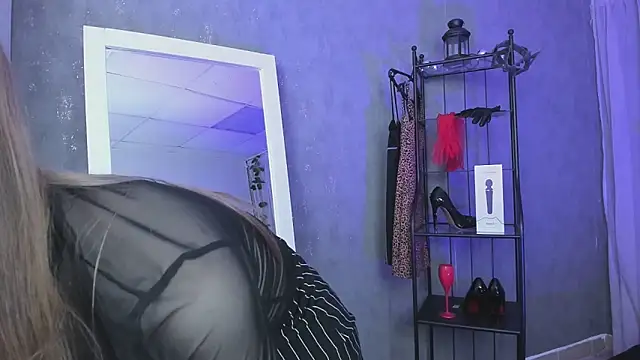 Snapshot of Tina_Tayllor chatting on 09-29-25, 12:49 Tina Tayllor online show from 09-29-25, 12:49