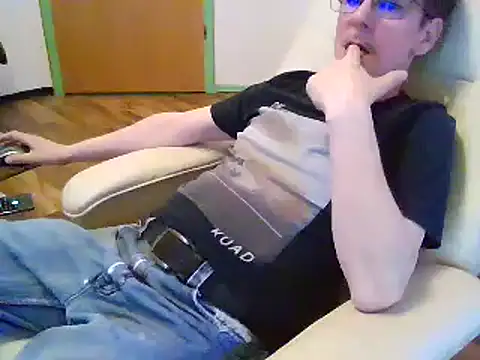 Snapshot of Minm666 chatting on 01-05-25, 09:47 Minm666 online show from 01-05-25, 09:47