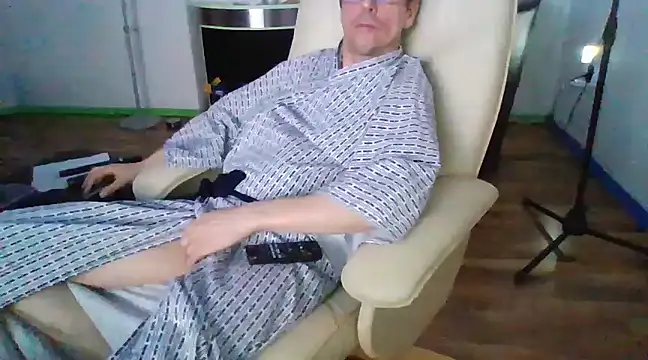 Snapshot of Minm666 chatting on 02-01-25, 04:14 Minm666 online show from 02-01-25, 04:14