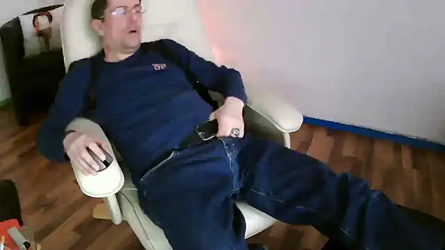 Snapshot of Minm666 chatting on 03-12-25, 04:56 Minm666 online show from 03-12-25, 04:56