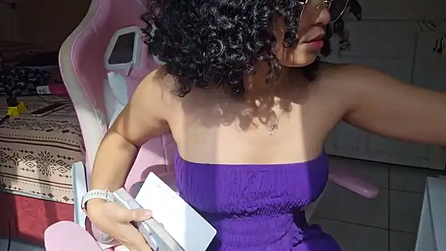 Snapshot of ELIZABETHFX chatting on 03-06-25, 07:21 ELIZABETHFX online show from 03-06-25, 07:21