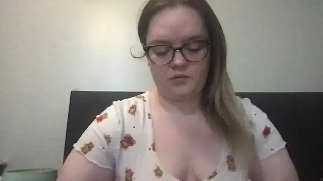 honeyyy24 online show from 10-26-25, 06:25