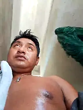 Snapshot of Roysitobebe_ chatting on 10-21-25, 03:57 Roysitobebe online show from 10-21-25, 03:57