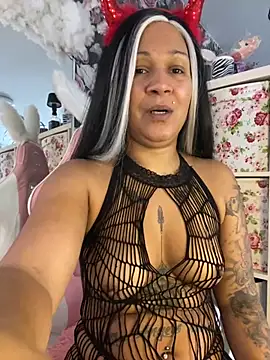 Jaylaloveofficial online show from 10-31-25, 10:05