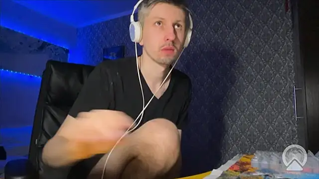 Aki-Laky online show from 03-12-26, 07:09