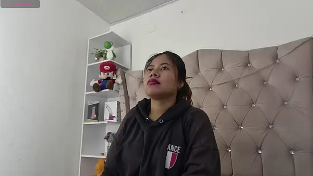 Snapshot of Sweet_Orianaa chatting on 06-15-26, 08:22 Sweet Orianaa online show from 06-15-26, 08:22