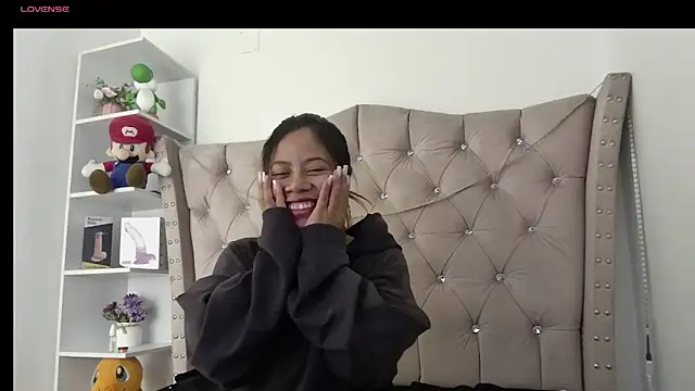 Snapshot of Sweet_Orianaa chatting on 06-21-26, 02:30 Sweet Orianaa online show from 06-21-26, 02:30