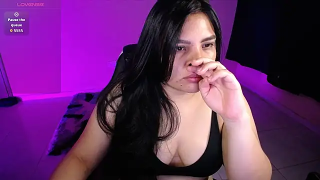 Snapshot of goddess_valXX chatting on 06-05-26, 10:32 goddess valXX online show from 06-05-26, 10:32