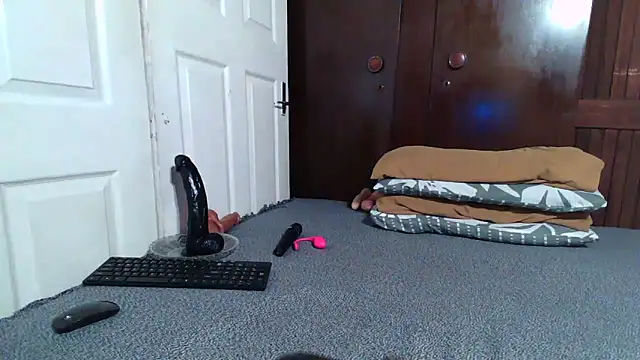 Smoochy  online show from 12-17-25, 02:17