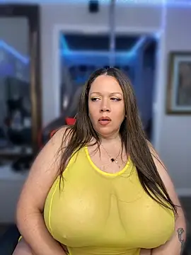 Snapshot of curvyfunlover chatting on 05-27-26, 10:12 curvyfunlover online show from 05-27-26, 10:12