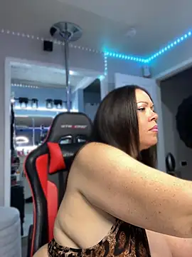 Snapshot of curvyfunlover chatting on 06-15-26, 10:06 curvyfunlover online show from 06-15-26, 10:06