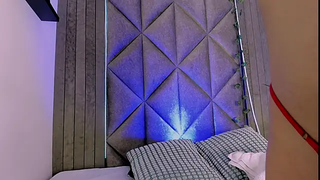 Snapshot of BriaConner_ chatting on 11-03-25, 01:40 BriaConner online show from 11-03-25, 01:40