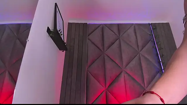 Snapshot of BriaConner_ chatting on 11-22-25, 02:43 BriaConner online show from 11-22-25, 02:43