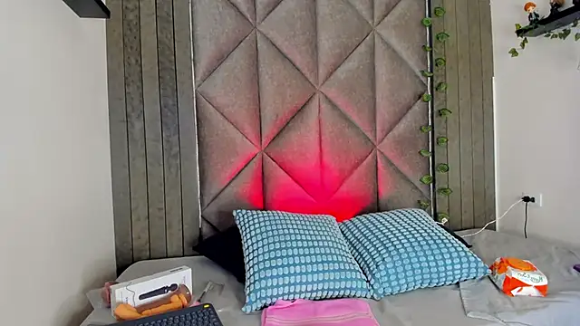 Snapshot of BriaConner_ chatting on 02-13-26, 03:02 BriaConner online show from 02-13-26, 03:02