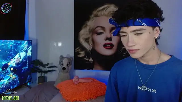 maxiy 001 online show from 11-25-25, 03:01