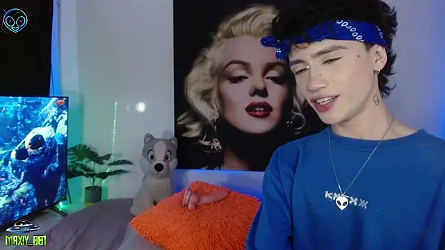 maxiy 001 online show from 11-26-25, 07:42