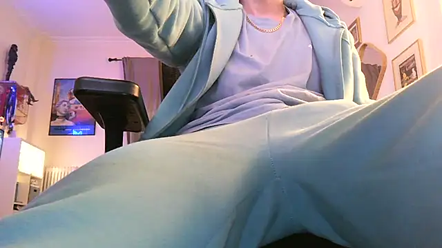 Snapshot of Bigone_uncut chatting on 10-20-25, 03:12 Bigone uncut online show from 10-20-25, 03:12