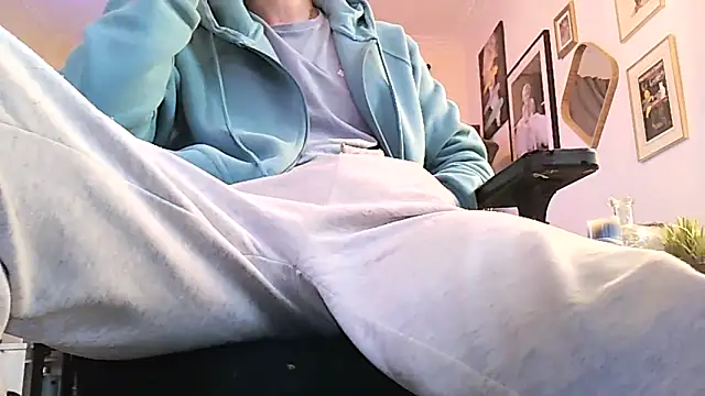 Snapshot of Bigone_uncut chatting on 10-21-25, 02:29 Bigone uncut online show from 10-21-25, 02:29