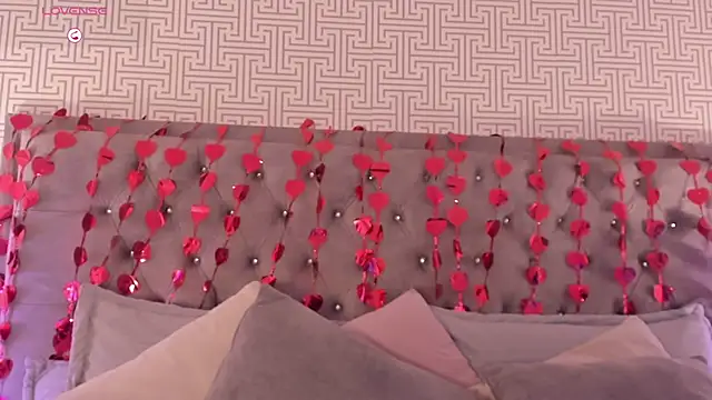 AriRobert  online show from 02-19-26, 01:29