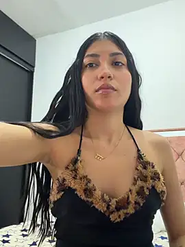 Snapshot of Sweetnaughtygirl_ chatting on 04-26-26, 05:21 Sweetnaughtygirl online show from 04-26-26, 05:21