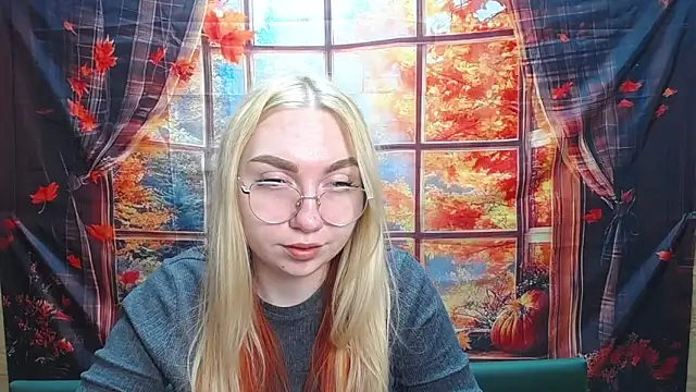 BeatriceFly online show from 11-18-25, 04:11