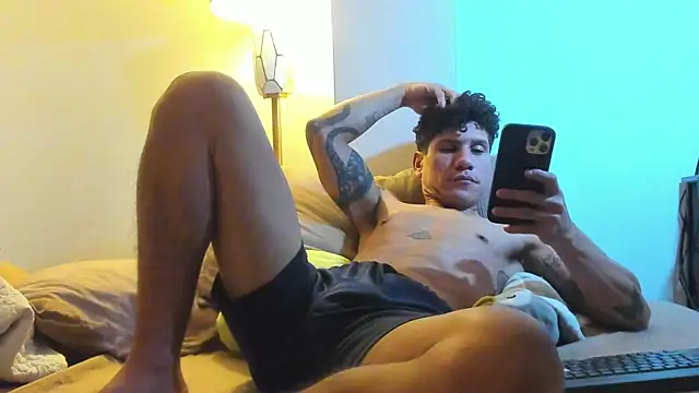 Snapshot of toyboys1 chatting on 07-27-26, 04:52 toyboys1 online show from 07-27-26, 04:52