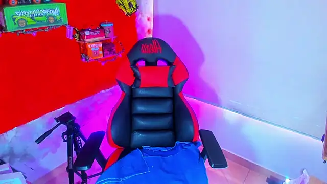 LilOwen  online show from 10-24-25, 06:04