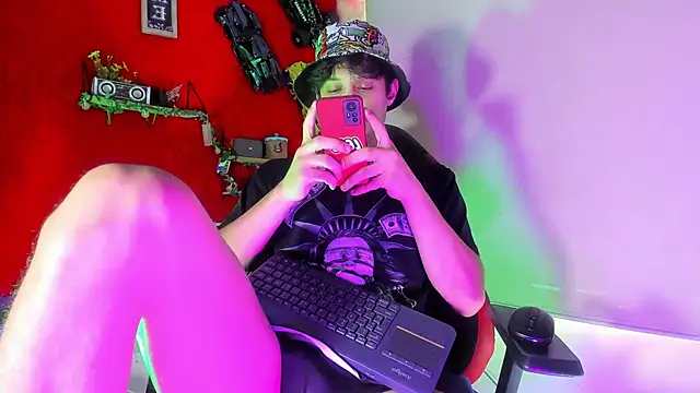 LilOwen  online show from 11-21-25, 06:39