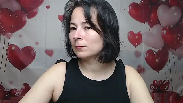 Snapshot of MarieSho chatting on 05-21-26, 06:42 MarieSho online show from 05-21-26, 06:42