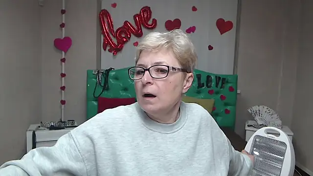 Snapshot of EmiliaGree chatting on 01-18-26, 08:23 EmiliaGree online show from 01-18-26, 08:23