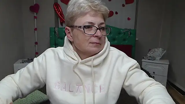 Snapshot of EmiliaGree chatting on 02-05-26, 08:24 EmiliaGree online show from 02-05-26, 08:24