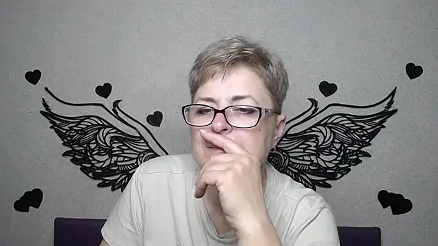 EmiliaGree online show from 04-15-26, 05:09