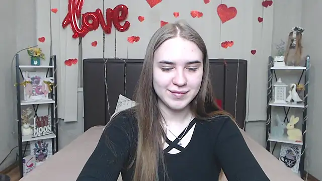 LauraHlot online show from 04-03-26, 05:22