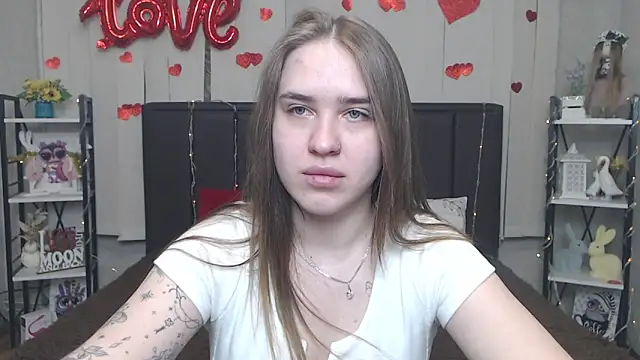 LauraHlot online show from 05-19-26, 06:20