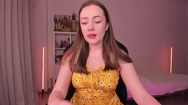 Snapshot of WalkingGirl chatting on 02-08-25, 06:22 WalkingGirl online show from 02-08-25, 06:22