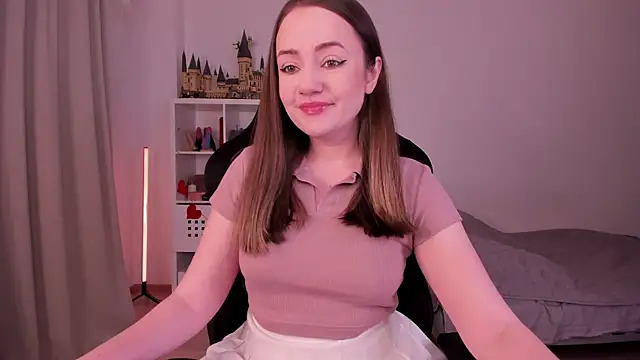 Snapshot of WalkingGirl chatting on 02-16-25, 06:21 WalkingGirl online show from 02-16-25, 06:21