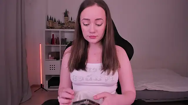 Snapshot of WalkingGirl chatting on 02-26-25, 06:54 WalkingGirl online show from 02-26-25, 06:54