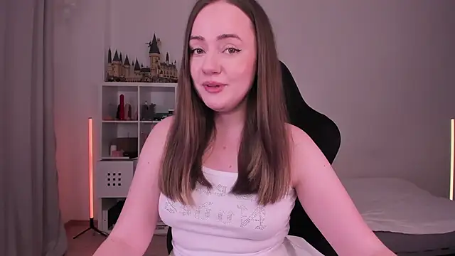 Snapshot of WalkingGirl chatting on 02-27-25, 06:53 WalkingGirl online show from 02-27-25, 06:53