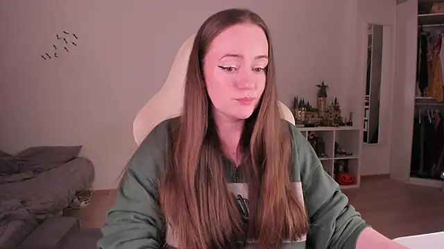 WalkingGirl online show from 11-28-25, 08:00