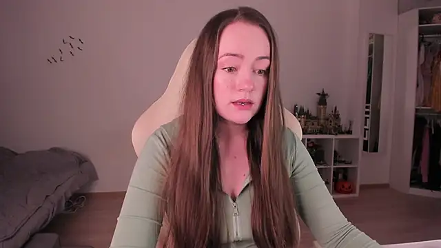 WalkingGirl online show from 12-02-25, 04:57