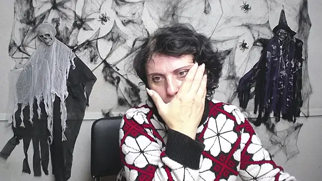 Snapshot of LuciaMii chatting on 11-11-25, 06:02 LuciaMii online show from 11-11-25, 06:02