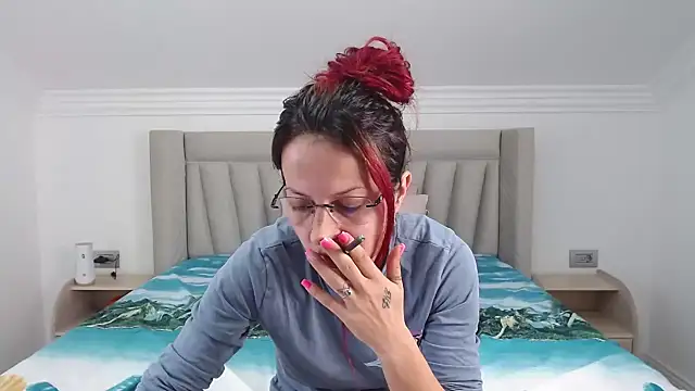 CatWoman0001 online show from 11-14-25, 11:42