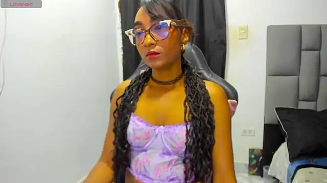 Snapshot of MurphyAngelina chatting on 07-10-26, 03:33 MurphyAngelina online show from 07-10-26, 03:33