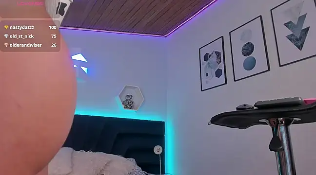 Snapshot of _gia_rose chatting on 02-04-25, 08:59 gia rose online show from 02-04-25, 08:59