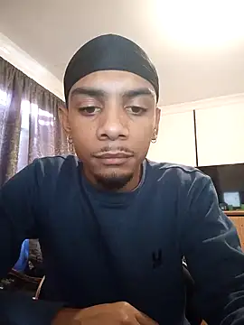 Snapshot of 29YOURZ_28_ chatting on 12-12-24, 04:21 29YOURZ 28 online show from 12-12-24, 04:21