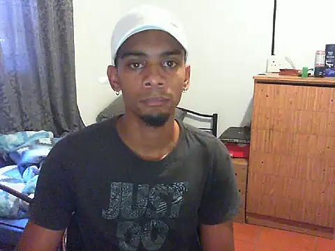 Snapshot of 29YOURZ_28_ chatting on 03-17-25, 10:38 29YOURZ 28 online show from 03-17-25, 10:38