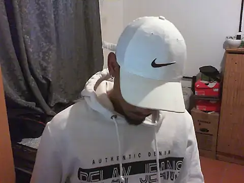 Snapshot of 29YOURZ_28_ chatting on 09-15-25, 03:12 29YOURZ 28 online show from 09-15-25, 03:12
